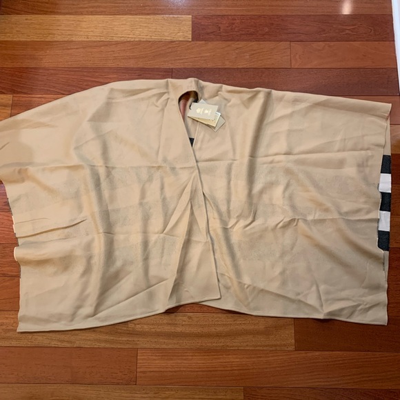 BNWT Authentic Burberry Charlotte Reversible Wool Cape Camel - Picture 3 of 11